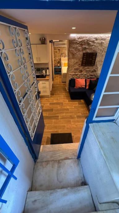 Stone Inn Near Acropolis & Metro 石头记 Felsenhohle Athens Ngoại thất bức ảnh