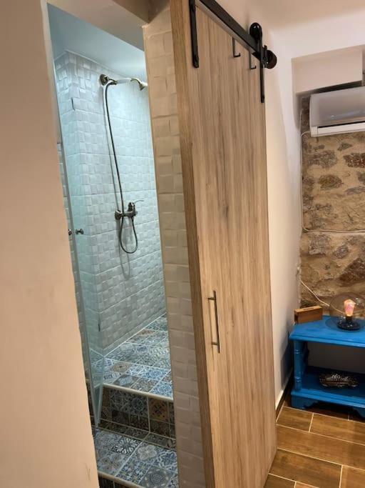 Stone Inn Near Acropolis & Metro 石头记 Felsenhohle Athens Ngoại thất bức ảnh