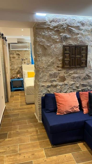 Stone Inn Near Acropolis & Metro 石头记 Felsenhohle Athens Ngoại thất bức ảnh